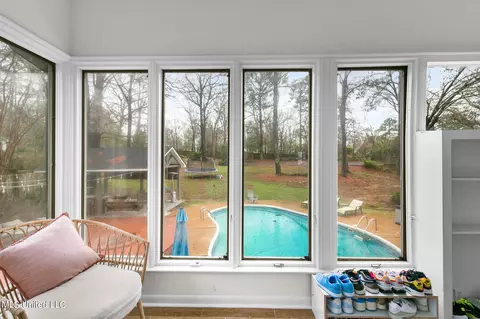 Exterior - 1805 Bellewood Rd Dr, Jackson, MS 39211 photo 5 of 16