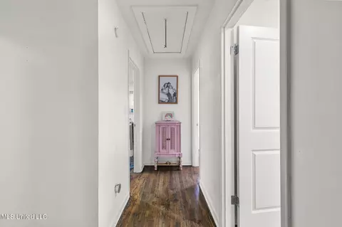 Entry Way - 1805 Bellewood Rd Dr, Jackson, MS 39211 photo 2 of 3