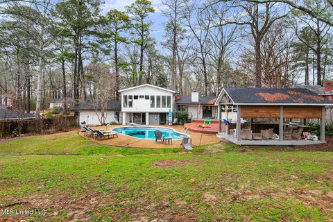 Exterior - 1805 Bellewood Rd Dr, Jackson, MS 39211 photo 14 of 16