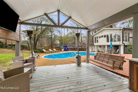 Exterior - 1805 Bellewood Rd Dr, Jackson, MS 39211 photo 13 of 16
