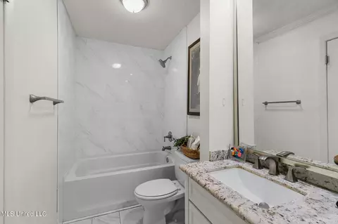 Bath - 1805 Bellewood Rd Dr, Jackson, MS 39211 photo 3 of 5