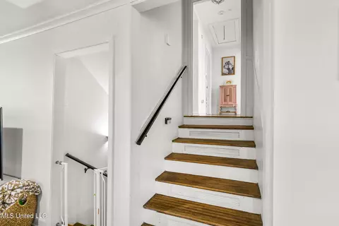 Entry Way - 1805 Bellewood Rd Dr, Jackson, MS 39211 photo 1 of 3