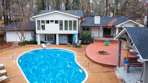 Exterior - 1805 Bellewood Rd Dr, Jackson, MS 39211 photo 6 of 16