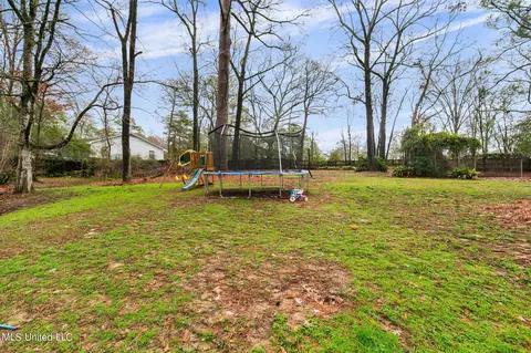 Exterior - 1805 Bellewood Rd Dr, Jackson, MS 39211 photo 15 of 16