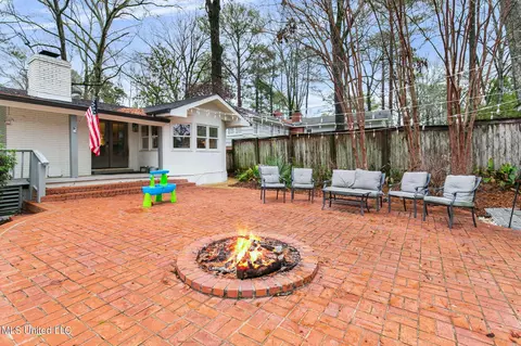Exterior - 1805 Bellewood Rd Dr, Jackson, MS 39211 photo 7 of 16