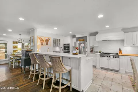 Kitchen - 1805 Bellewood Rd Dr, Jackson, MS 39211 photo 2 of 9