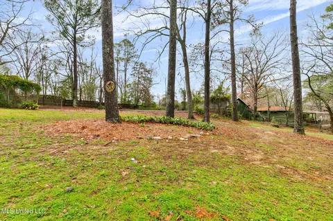 Exterior - 1805 Bellewood Rd Dr, Jackson, MS 39211 photo 16 of 16