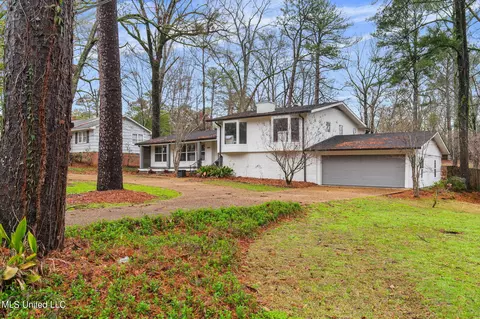 1805 Bellewood Rd Dr, Jackson, MS 39211
