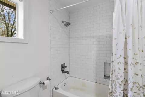 Bath - 1805 Bellewood Rd Dr, Jackson, MS 39211 photo 5 of 5