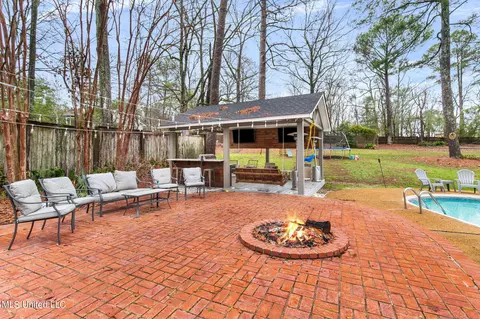 Exterior - 1805 Bellewood Rd Dr, Jackson, MS 39211 photo 8 of 16