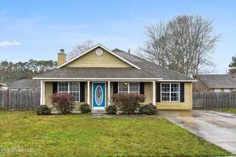 504 Woodward Dr, Ocean Springs, MS 39564