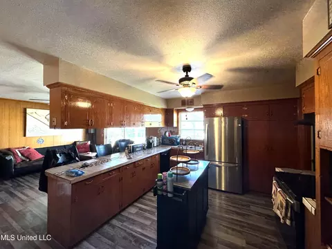 Kitchen - 2012 Springridge Dr, Jackson, MS 39211 photo 2 of 2