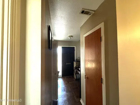 Entry Way - 2012 Springridge Dr, Jackson, MS 39211 photo 1 of 2