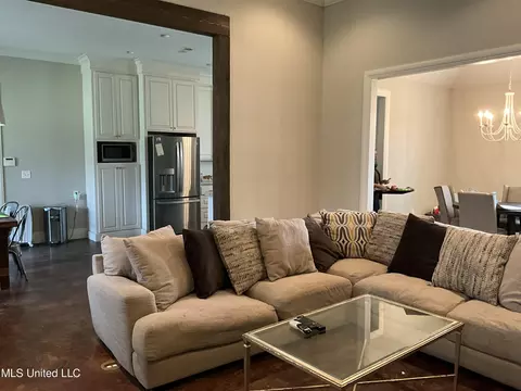Living - 132 Sharon Rd, Canton, MS 39046 photo 4 of 4