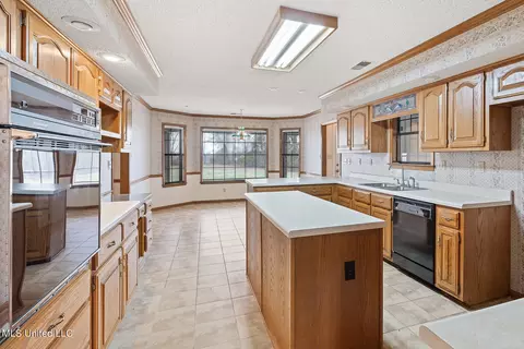 Kitchen - 4753 Pleasant Hill Rd, Nesbit, MS 38651 photo 2 of 5