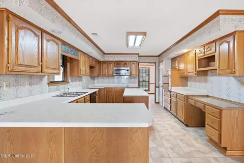 Kitchen - 4753 Pleasant Hill Rd, Nesbit, MS 38651 photo 4 of 5