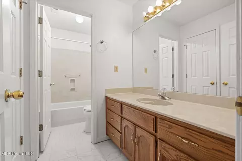 Bath - 4753 Pleasant Hill Rd, Nesbit, MS 38651 photo 4 of 4