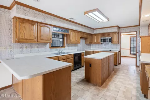 Kitchen - 4753 Pleasant Hill Rd, Nesbit, MS 38651 photo 5 of 5