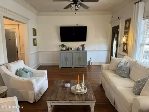 Living - 755 Euclid Avenue Ave, Jackson, MS 39202 photo 3 of 3