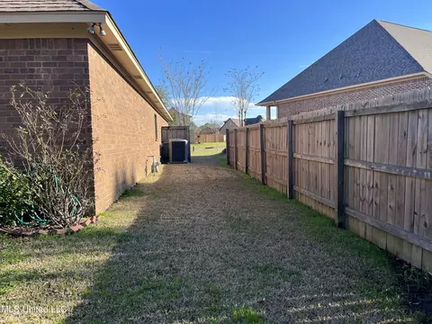 Exterior - 300 Cedar Stone Ct, Florence, MS 39073 photo 10 of 13