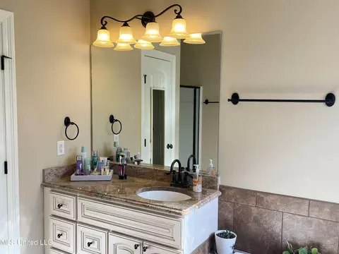 Bath - 300 Cedar Stone Ct, Florence, MS 39073 photo 6 of 10
