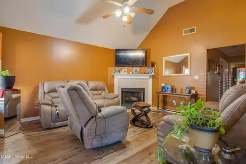 Living - 25 N Conger Ct, Hernando, MS 38632 photo 1 of 1