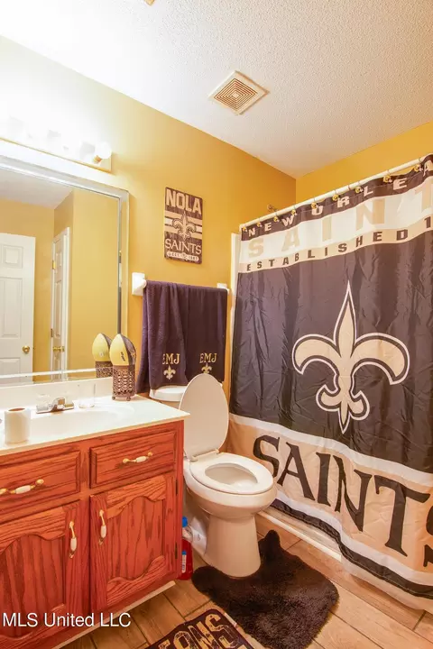 Bath - 25 N Conger Ct, Hernando, MS 38632 photo 2 of 2