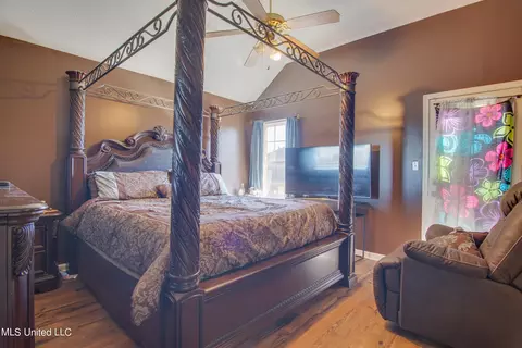 Bedroom - 25 N Conger Ct, Hernando, MS 38632 photo 2 of 3