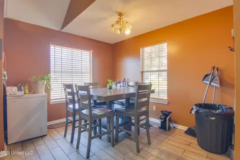 Dining - 25 N Conger Ct, Hernando, MS 38632 photo 1 of 1