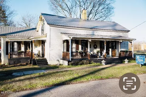460 E College Ave, Holly Springs, MS 38635