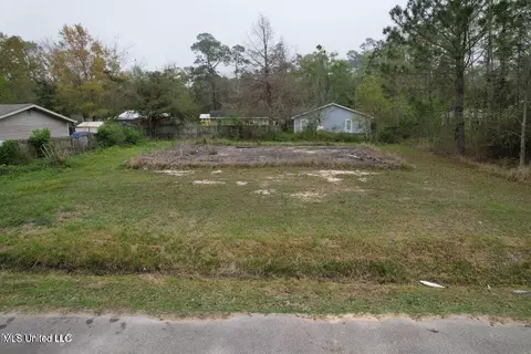 406 St Jude St, Waveland, MS 39576