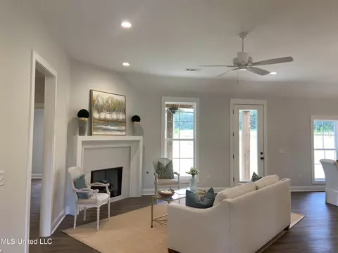 Living - 506 Black Cherry Cv, Canton, MS 39046 photo 3 of 4