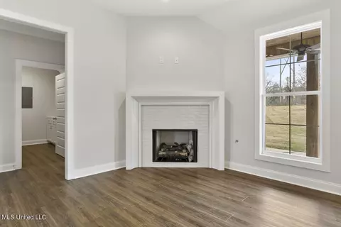 Living - 506 Black Cherry Cv, Canton, MS 39046 photo 2 of 4