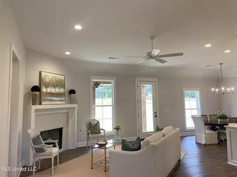 Living - 506 Black Cherry Cv, Canton, MS 39046 photo 4 of 4