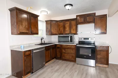 Kitchen - 4530 Griffin St, Moss Point, MS 39563 photo 2 of 2