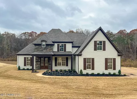 123 Poplar Ln, Holly Springs, MS 38635