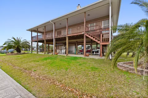 740 Oleander Dr, Bay Saint Louis, MS 39520