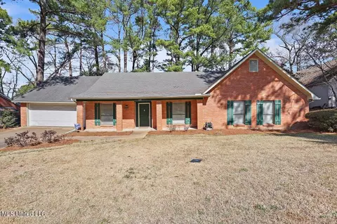 1510 Northlake Cir, Jackson, MS 39211