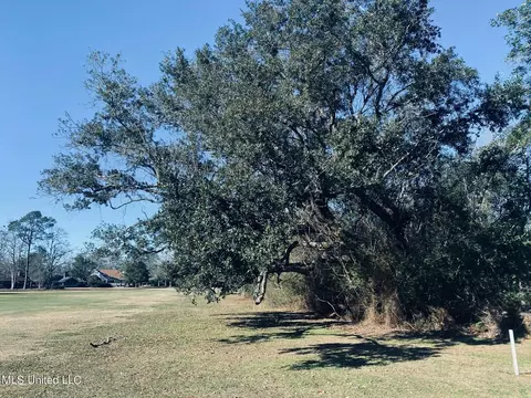 8832 Kailua Pl, Diamondhead, MS 39525