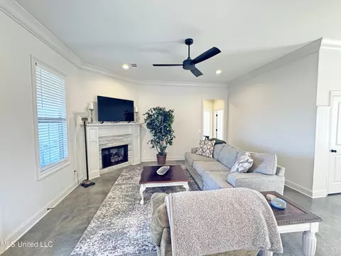 Living - 212 Warwick Dr, Brandon, MS 39042 photo 2 of 3