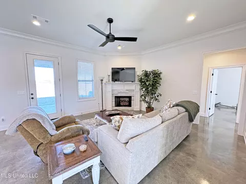 Living - 212 Warwick Dr, Brandon, MS 39042 photo 1 of 3