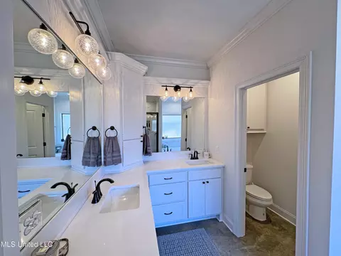 Bath - 212 Warwick Dr, Brandon, MS 39042 photo 1 of 4