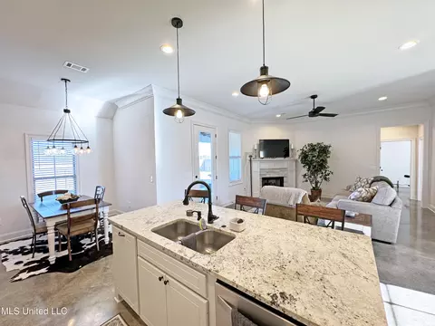 Kitchen - 212 Warwick Dr, Brandon, MS 39042 photo 4 of 5
