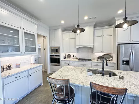 Kitchen - 212 Warwick Dr, Brandon, MS 39042 photo 2 of 5