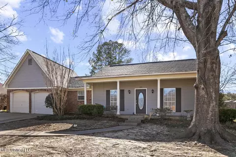 320 Pebble Creek Dr, Madison, MS 39110