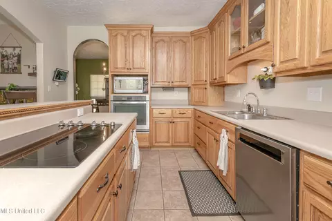 Kitchen - 19033 Roger Davis, Moss Point, MS 39562 photo 6 of 8