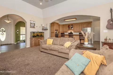 Living - 19033 Roger Davis, Moss Point, MS 39562 photo 8 of 10