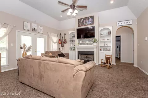 Living - 19033 Roger Davis, Moss Point, MS 39562 photo 1 of 10