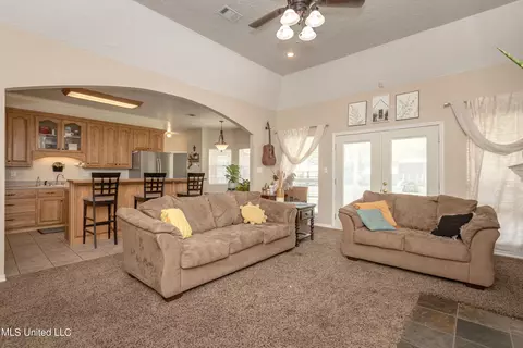 Living - 19033 Roger Davis, Moss Point, MS 39562 photo 7 of 10