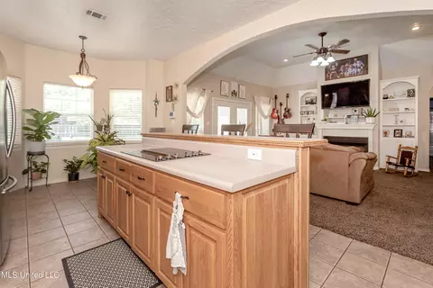 Kitchen - 19033 Roger Davis, Moss Point, MS 39562 photo 4 of 8